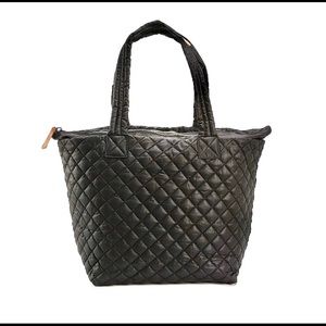 Quilted shoulder day bag-gym bag